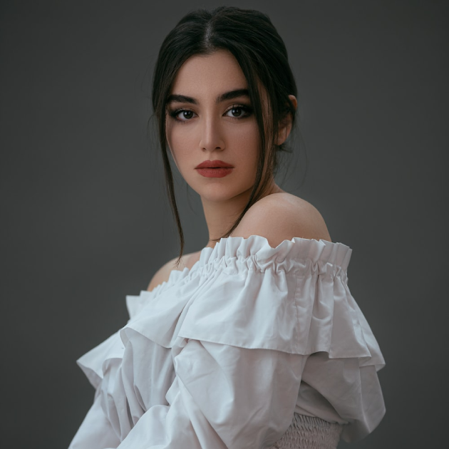 hero-girl-img